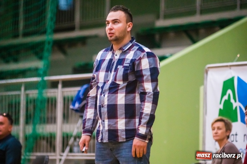 Zdjęcie w galerii na portalu naszraciborz.pl: Dreszczowiec w starciu Ofensywy z MCKS Czeladź wiadomości z regionu