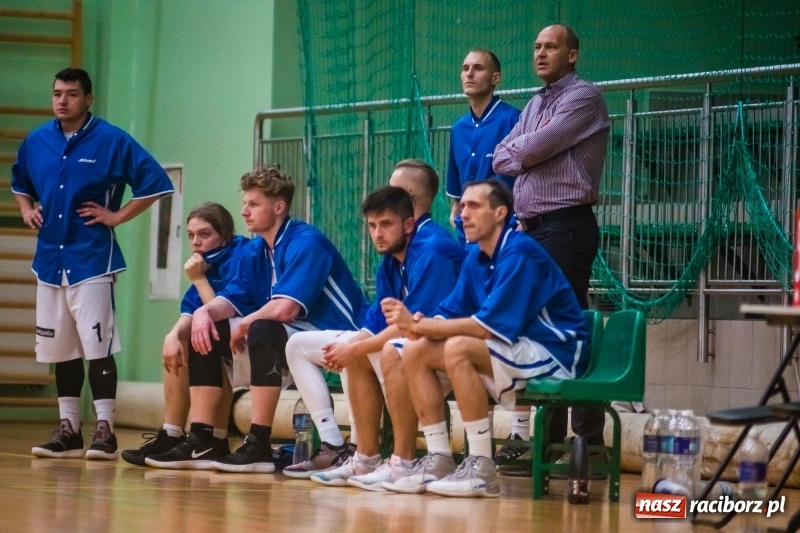 Zdjęcie w galerii na portalu naszraciborz.pl: Dreszczowiec w starciu Ofensywy z MCKS Czeladź wiadomości z regionu