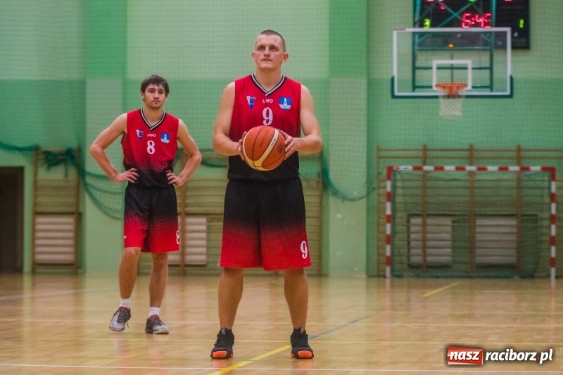 Zdjęcie w galerii na portalu naszraciborz.pl: Dreszczowiec w starciu Ofensywy z MCKS Czeladź wiadomości z regionu