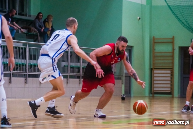 Zdjęcie w galerii na portalu naszraciborz.pl: Dreszczowiec w starciu Ofensywy z MCKS Czeladź wiadomości z regionu