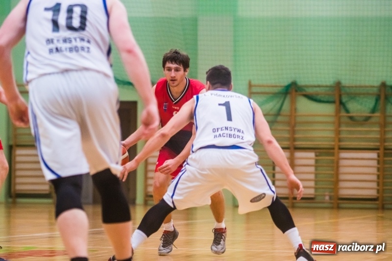Zdjęcie w galerii na portalu naszraciborz.pl: Dreszczowiec w starciu Ofensywy z MCKS Czeladź wiadomości z regionu