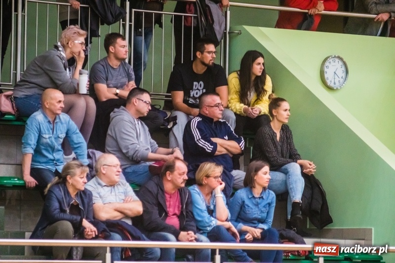 Zdjęcie w galerii na portalu naszraciborz.pl: Dreszczowiec w starciu Ofensywy z MCKS Czeladź wiadomości z regionu