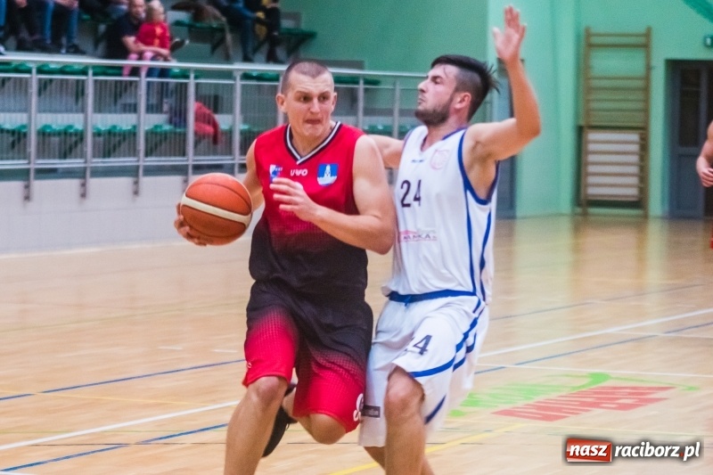 Zdjęcie w galerii na portalu naszraciborz.pl: Dreszczowiec w starciu Ofensywy z MCKS Czeladź wiadomości z regionu