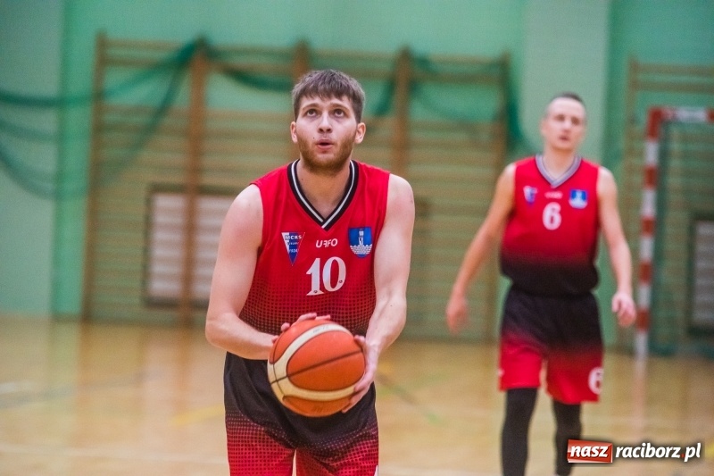 Zdjęcie w galerii na portalu naszraciborz.pl: Dreszczowiec w starciu Ofensywy z MCKS Czeladź wiadomości z regionu