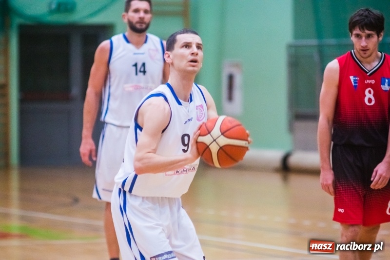 Zdjęcie w galerii na portalu naszraciborz.pl: Dreszczowiec w starciu Ofensywy z MCKS Czeladź wiadomości z regionu