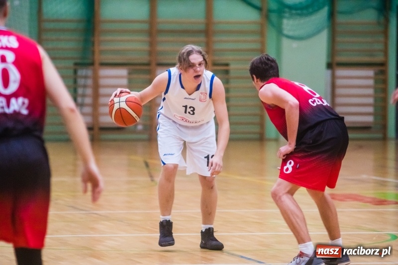 Zdjęcie w galerii na portalu naszraciborz.pl: Dreszczowiec w starciu Ofensywy z MCKS Czeladź wiadomości z regionu