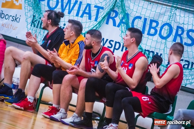 Zdjęcie w galerii na portalu naszraciborz.pl: Dreszczowiec w starciu Ofensywy z MCKS Czeladź wiadomości z regionu