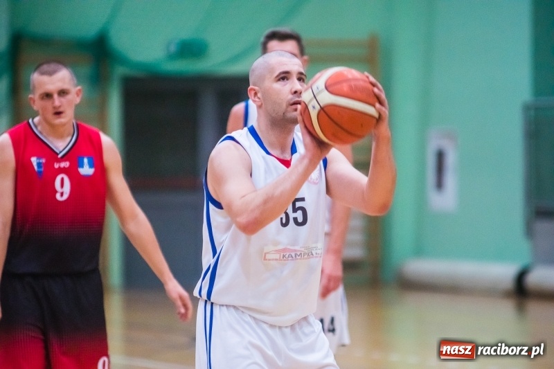 Zdjęcie w galerii na portalu naszraciborz.pl: Dreszczowiec w starciu Ofensywy z MCKS Czeladź wiadomości z regionu