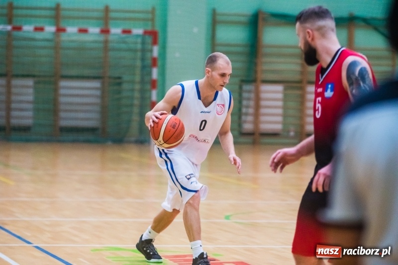 Zdjęcie w galerii na portalu naszraciborz.pl: Dreszczowiec w starciu Ofensywy z MCKS Czeladź wiadomości z regionu