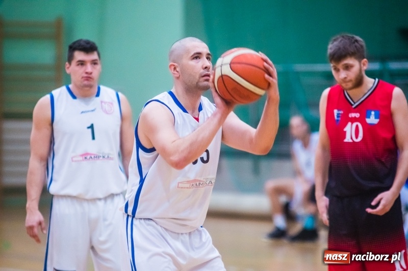 Zdjęcie w galerii na portalu naszraciborz.pl: Dreszczowiec w starciu Ofensywy z MCKS Czeladź wiadomości z regionu