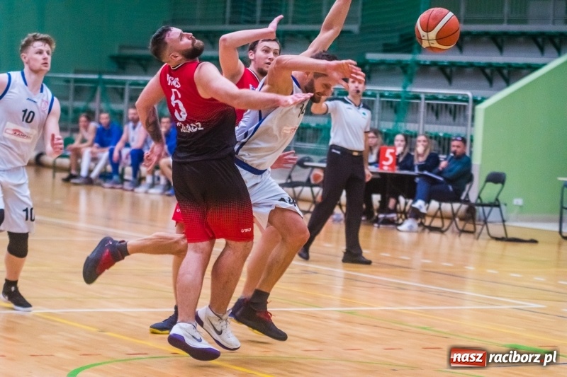 Zdjęcie w galerii na portalu naszraciborz.pl: Dreszczowiec w starciu Ofensywy z MCKS Czeladź wiadomości z regionu