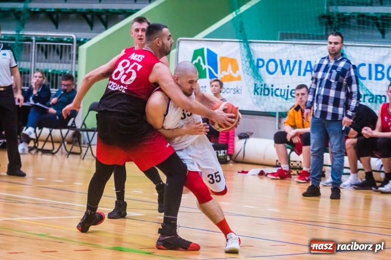 Zdjęcie w galerii na portalu naszraciborz.pl: Dreszczowiec w starciu Ofensywy z MCKS Czeladź wiadomości z regionu