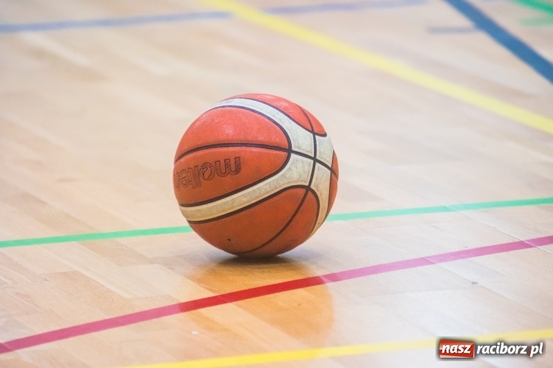 Zdjęcie w galerii na portalu naszraciborz.pl: Dreszczowiec w starciu Ofensywy z MCKS Czeladź wiadomości z regionu