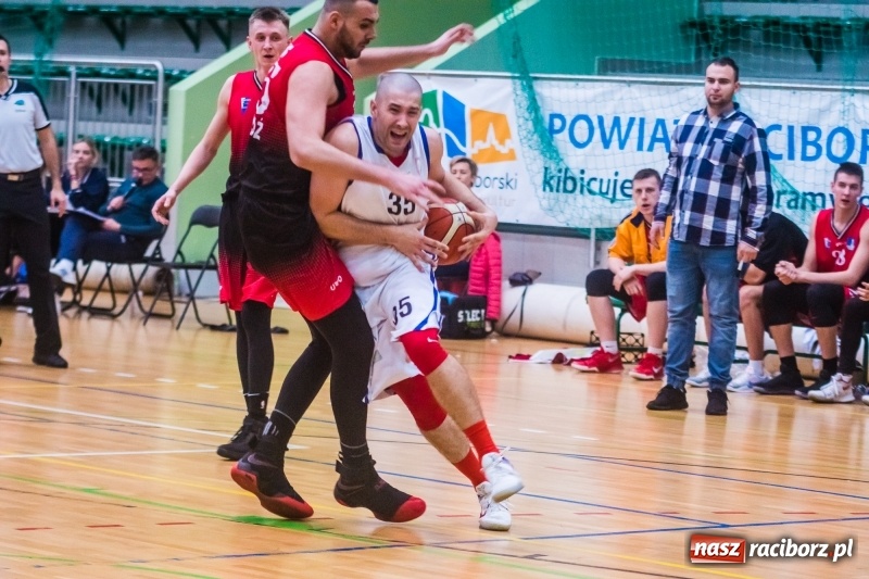 Zdjęcie w galerii na portalu naszraciborz.pl: Dreszczowiec w starciu Ofensywy z MCKS Czeladź wiadomości z regionu