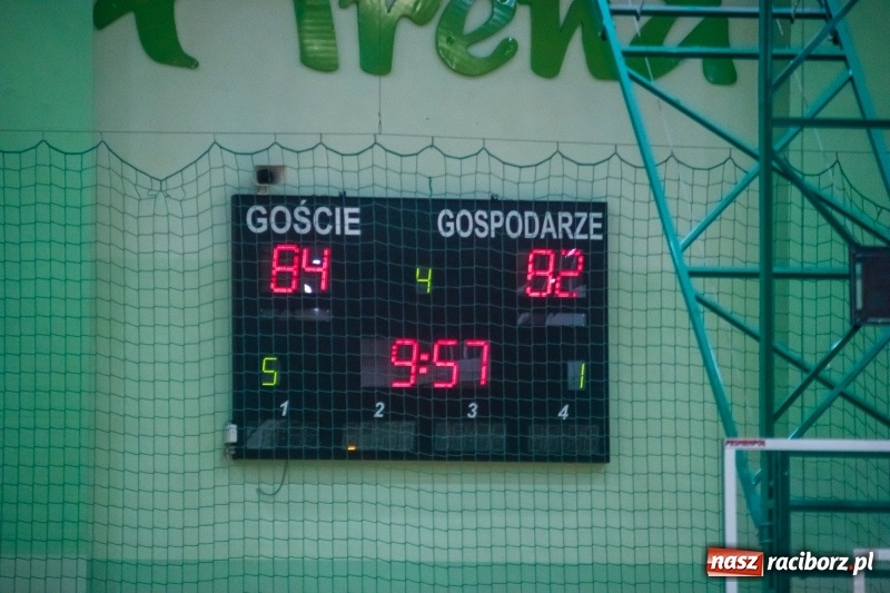 Zdjęcie w galerii na portalu naszraciborz.pl: Dreszczowiec w starciu Ofensywy z MCKS Czeladź wiadomości z regionu