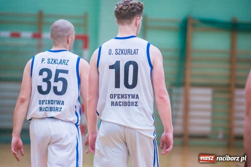Zdjęcie w galerii na portalu naszraciborz.pl: Dreszczowiec w starciu Ofensywy z MCKS Czeladź wiadomości z regionu