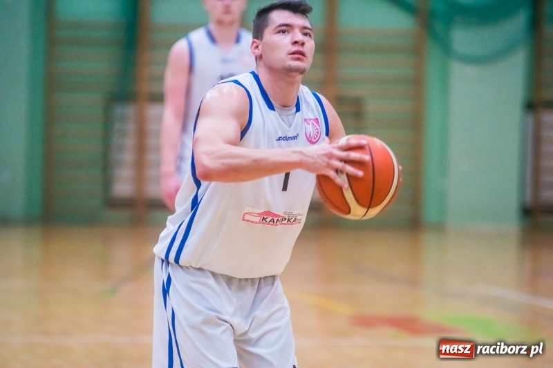 Zdjęcie w galerii na portalu naszraciborz.pl: Dreszczowiec w starciu Ofensywy z MCKS Czeladź wiadomości z regionu