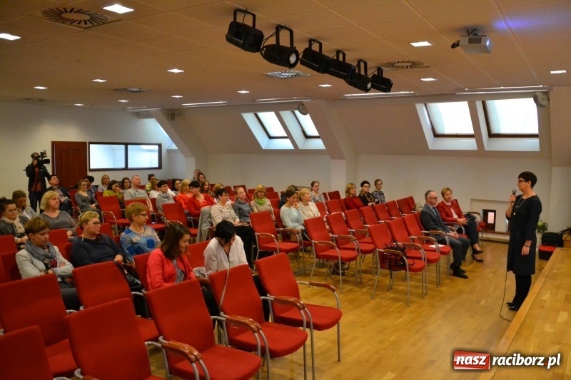 Zdjęcie w galerii na portalu naszraciborz.pl: Nie przydeptuj małych skrzydeł…Konferencja na zamku  wiadomości z regionu