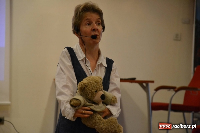 Zdjęcie w galerii na portalu naszraciborz.pl: Nie przydeptuj małych skrzydeł…Konferencja na zamku  wiadomości z regionu