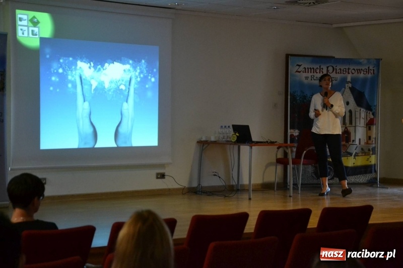 Zdjęcie w galerii na portalu naszraciborz.pl: Nie przydeptuj małych skrzydeł…Konferencja na zamku  wiadomości z regionu