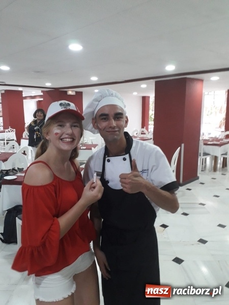 Zdjęcie w galerii na portalu naszraciborz.pl: Uczniowie CKZiU nr 1 100. rocznicę odzyskania niepodległości świętowali już na Teneryfie  wiadomości z regionu