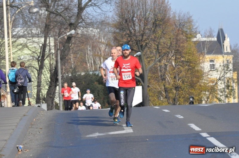 Zdjęcie w galerii na portalu naszraciborz.pl: Od Bałtyku do Tatr. Narodowy Bieg Stulecia w Raciborzu FOTO i WIDEO wiadomości z regionu