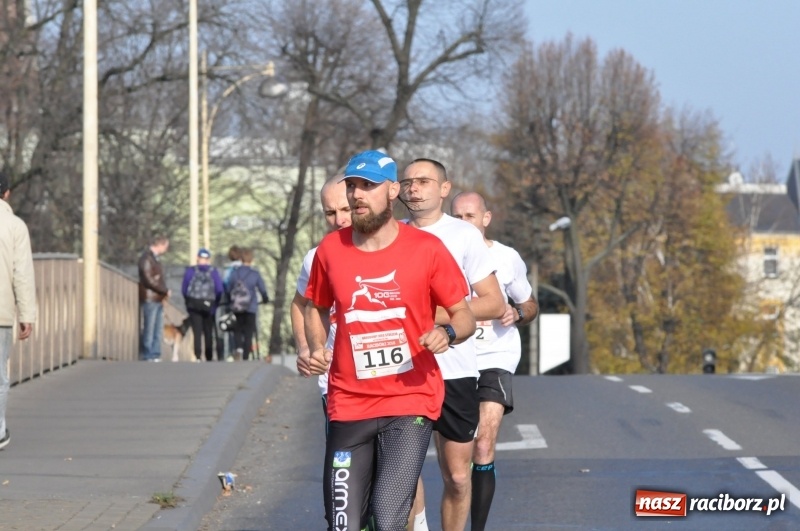 Zdjęcie w galerii na portalu naszraciborz.pl: Od Bałtyku do Tatr. Narodowy Bieg Stulecia w Raciborzu FOTO i WIDEO wiadomości z regionu