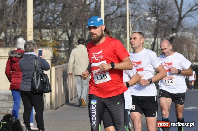 Zdjęcie w galerii na portalu naszraciborz.pl: Od Bałtyku do Tatr. Narodowy Bieg Stulecia w Raciborzu FOTO i WIDEO wiadomości z regionu