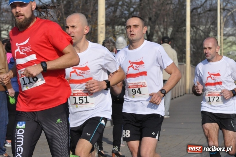Zdjęcie w galerii na portalu naszraciborz.pl: Od Bałtyku do Tatr. Narodowy Bieg Stulecia w Raciborzu FOTO i WIDEO wiadomości z regionu