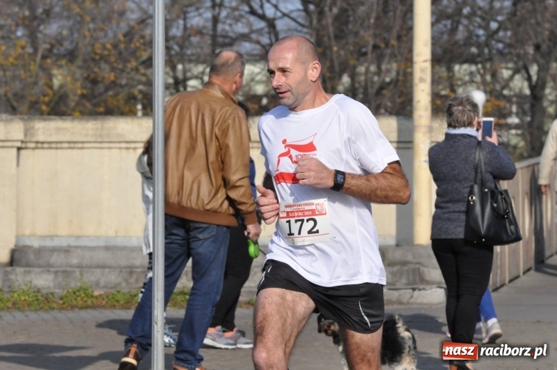 Zdjęcie w galerii na portalu naszraciborz.pl: Od Bałtyku do Tatr. Narodowy Bieg Stulecia w Raciborzu FOTO i WIDEO wiadomości z regionu