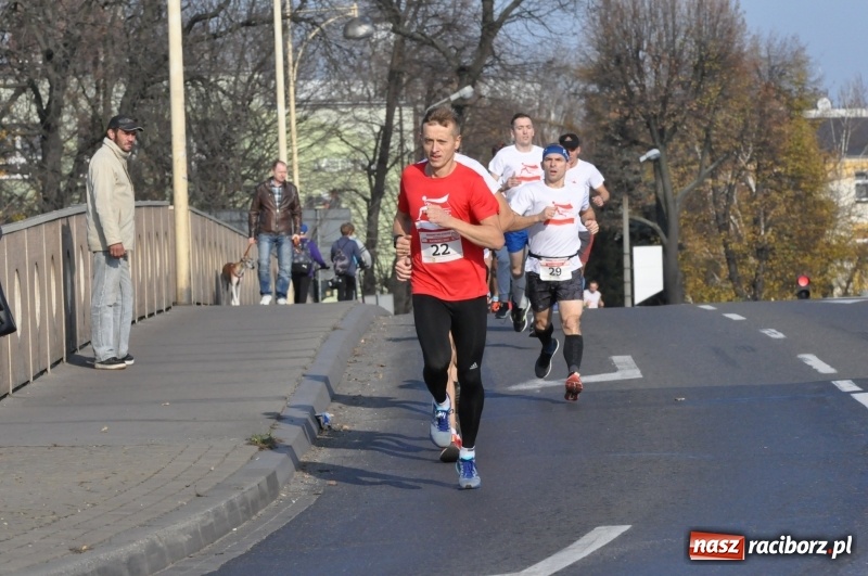 Zdjęcie w galerii na portalu naszraciborz.pl: Od Bałtyku do Tatr. Narodowy Bieg Stulecia w Raciborzu FOTO i WIDEO wiadomości z regionu