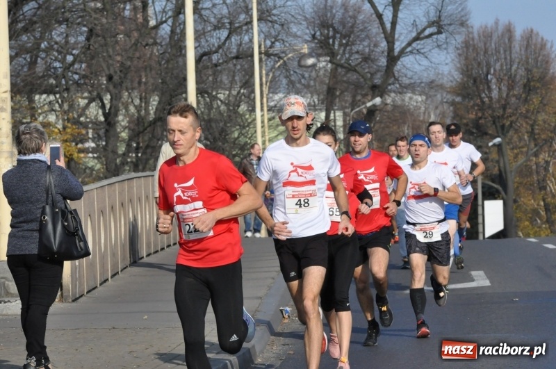 Zdjęcie w galerii na portalu naszraciborz.pl: Od Bałtyku do Tatr. Narodowy Bieg Stulecia w Raciborzu FOTO i WIDEO wiadomości z regionu