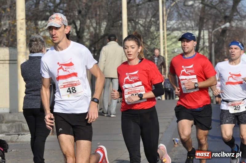 Zdjęcie w galerii na portalu naszraciborz.pl: Od Bałtyku do Tatr. Narodowy Bieg Stulecia w Raciborzu FOTO i WIDEO wiadomości z regionu