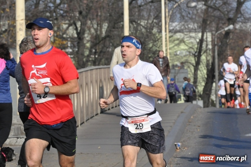 Zdjęcie w galerii na portalu naszraciborz.pl: Od Bałtyku do Tatr. Narodowy Bieg Stulecia w Raciborzu FOTO i WIDEO wiadomości z regionu
