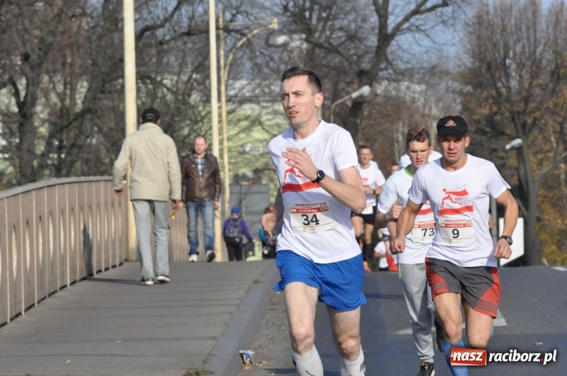 Zdjęcie w galerii na portalu naszraciborz.pl: Od Bałtyku do Tatr. Narodowy Bieg Stulecia w Raciborzu FOTO i WIDEO wiadomości z regionu