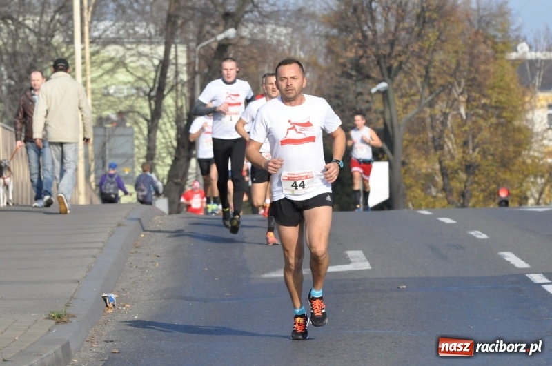 Zdjęcie w galerii na portalu naszraciborz.pl: Od Bałtyku do Tatr. Narodowy Bieg Stulecia w Raciborzu FOTO i WIDEO wiadomości z regionu