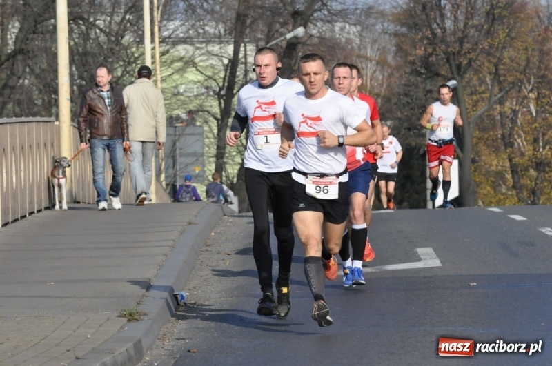 Zdjęcie w galerii na portalu naszraciborz.pl: Od Bałtyku do Tatr. Narodowy Bieg Stulecia w Raciborzu FOTO i WIDEO wiadomości z regionu