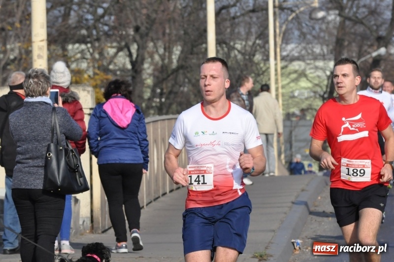 Zdjęcie w galerii na portalu naszraciborz.pl: Od Bałtyku do Tatr. Narodowy Bieg Stulecia w Raciborzu FOTO i WIDEO wiadomości z regionu