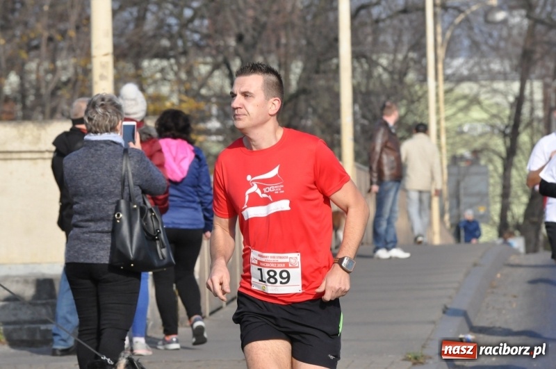 Zdjęcie w galerii na portalu naszraciborz.pl: Od Bałtyku do Tatr. Narodowy Bieg Stulecia w Raciborzu FOTO i WIDEO wiadomości z regionu