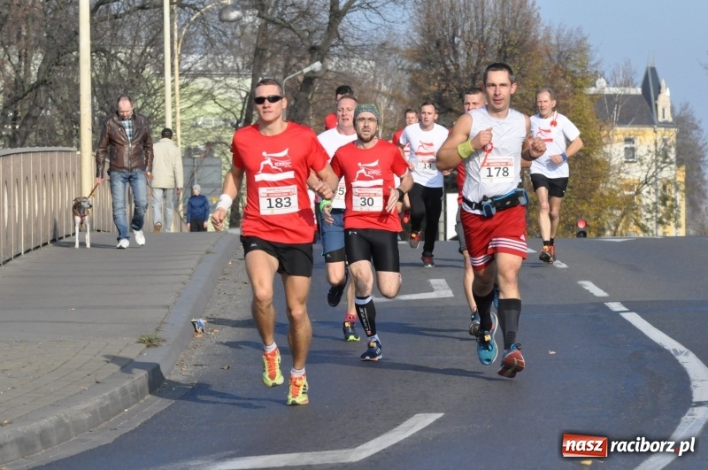 Zdjęcie w galerii na portalu naszraciborz.pl: Od Bałtyku do Tatr. Narodowy Bieg Stulecia w Raciborzu FOTO i WIDEO wiadomości z regionu