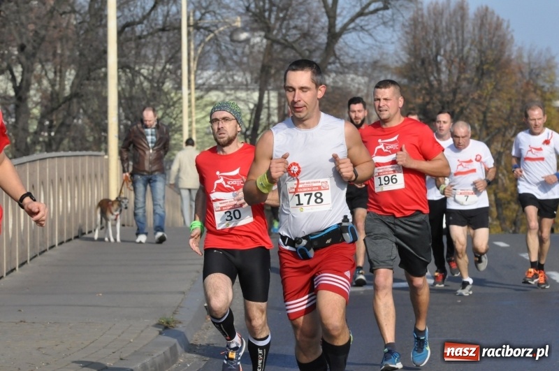 Zdjęcie w galerii na portalu naszraciborz.pl: Od Bałtyku do Tatr. Narodowy Bieg Stulecia w Raciborzu FOTO i WIDEO wiadomości z regionu