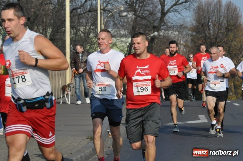 Zdjęcie w galerii na portalu naszraciborz.pl: Od Bałtyku do Tatr. Narodowy Bieg Stulecia w Raciborzu FOTO i WIDEO wiadomości z regionu