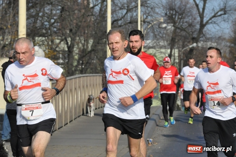 Zdjęcie w galerii na portalu naszraciborz.pl: Od Bałtyku do Tatr. Narodowy Bieg Stulecia w Raciborzu FOTO i WIDEO wiadomości z regionu