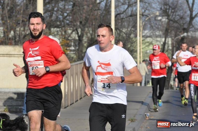 Zdjęcie w galerii na portalu naszraciborz.pl: Od Bałtyku do Tatr. Narodowy Bieg Stulecia w Raciborzu FOTO i WIDEO wiadomości z regionu