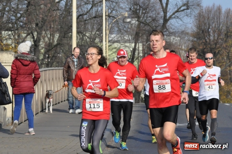 Zdjęcie w galerii na portalu naszraciborz.pl: Od Bałtyku do Tatr. Narodowy Bieg Stulecia w Raciborzu FOTO i WIDEO wiadomości z regionu