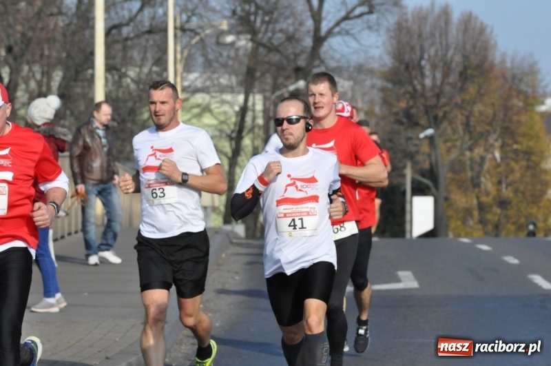 Zdjęcie w galerii na portalu naszraciborz.pl: Od Bałtyku do Tatr. Narodowy Bieg Stulecia w Raciborzu FOTO i WIDEO wiadomości z regionu