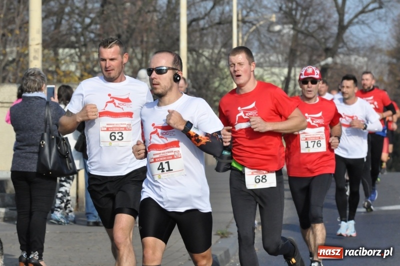 Zdjęcie w galerii na portalu naszraciborz.pl: Od Bałtyku do Tatr. Narodowy Bieg Stulecia w Raciborzu FOTO i WIDEO wiadomości z regionu
