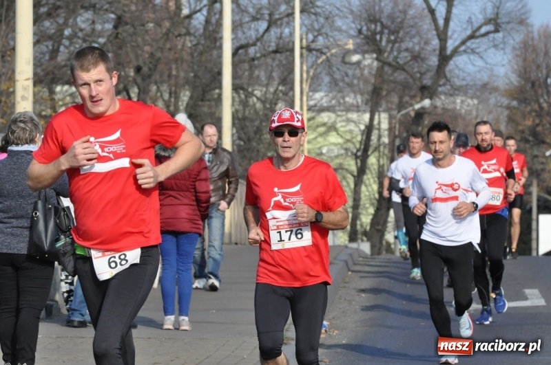 Zdjęcie w galerii na portalu naszraciborz.pl: Od Bałtyku do Tatr. Narodowy Bieg Stulecia w Raciborzu FOTO i WIDEO wiadomości z regionu