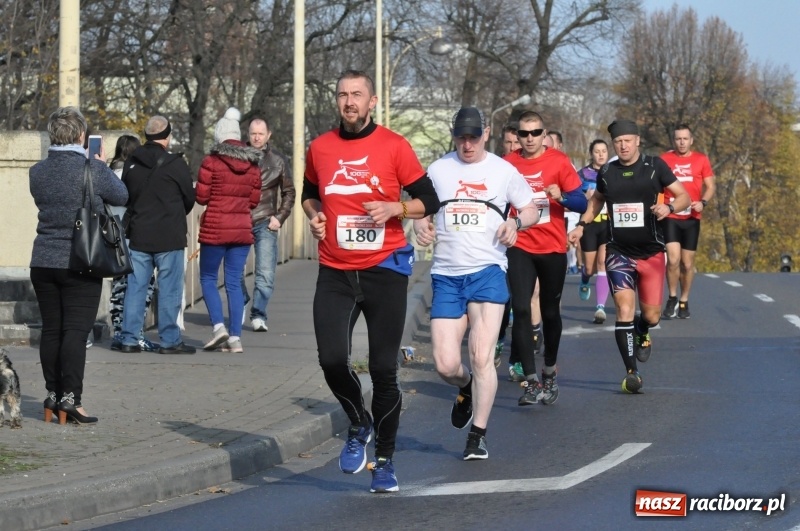 Zdjęcie w galerii na portalu naszraciborz.pl: Od Bałtyku do Tatr. Narodowy Bieg Stulecia w Raciborzu FOTO i WIDEO wiadomości z regionu