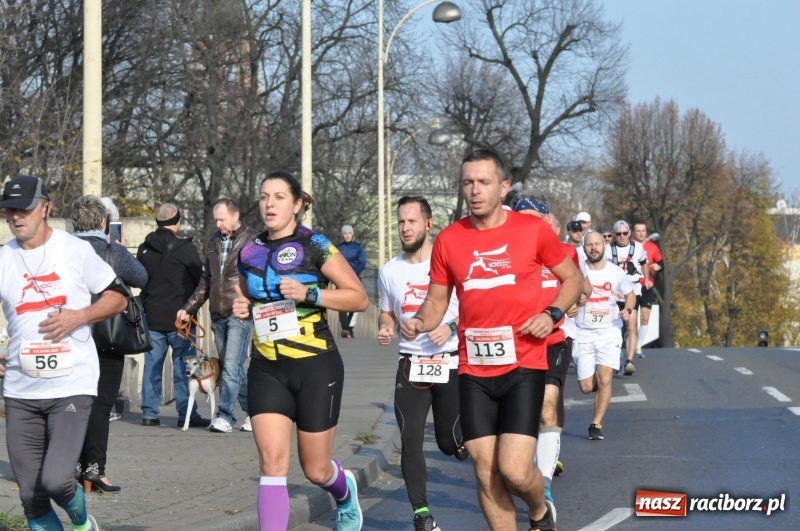 Zdjęcie w galerii na portalu naszraciborz.pl: Od Bałtyku do Tatr. Narodowy Bieg Stulecia w Raciborzu FOTO i WIDEO wiadomości z regionu